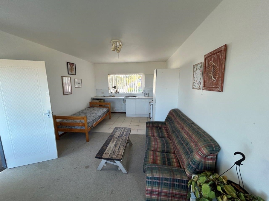 7 Bedroom Property for Sale in Wavecrest Eastern Cape